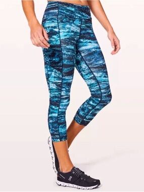Lululemon Speed Up Crop 21” shoreline Multi Blue Leggings Size 4